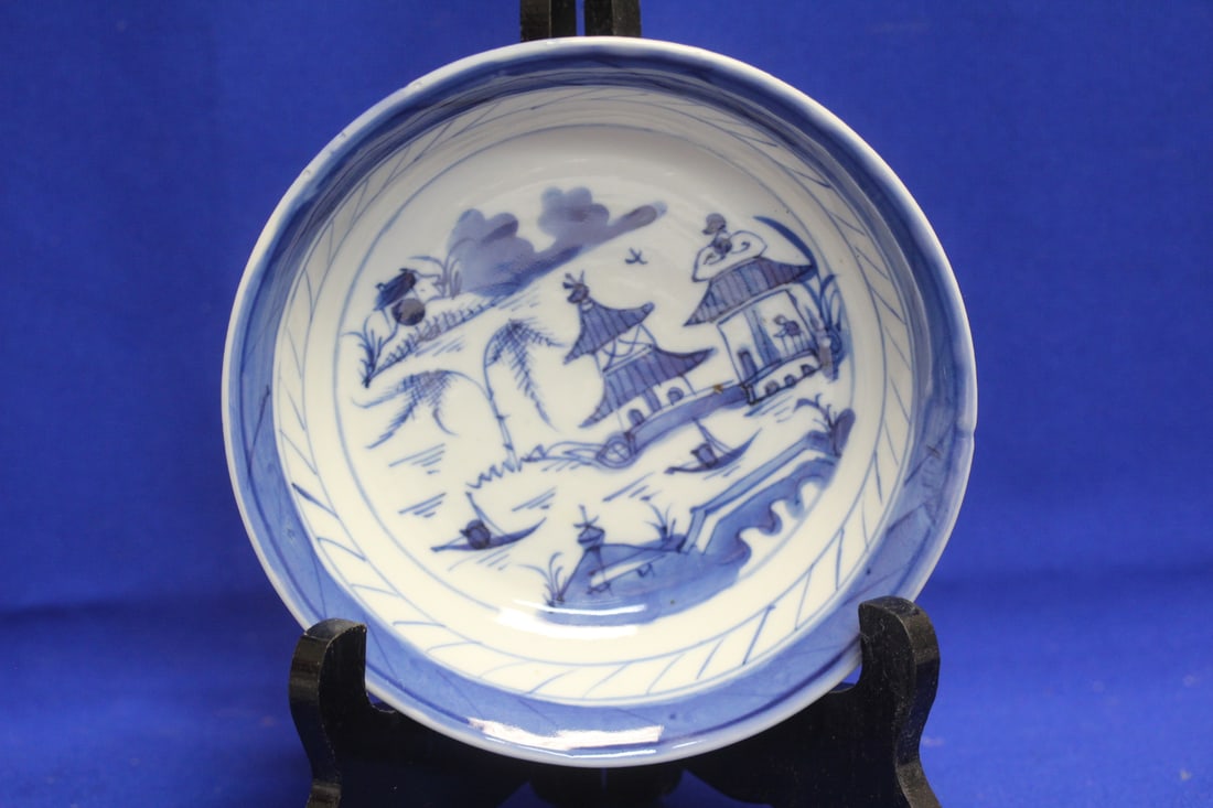 Antique Chinese Blue and White Canton Bowl: 6" in diameter