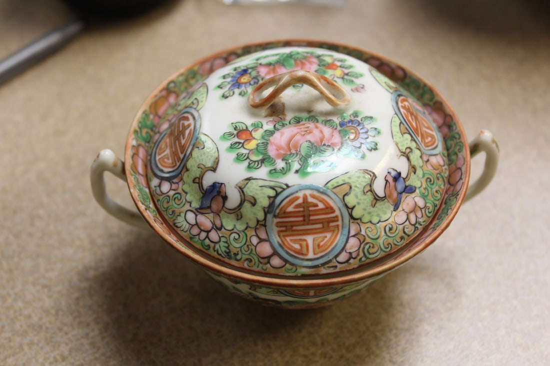Antique Chinese Rose Medallion Cup with Lid: early 20th century - 4 1/2" in diameter