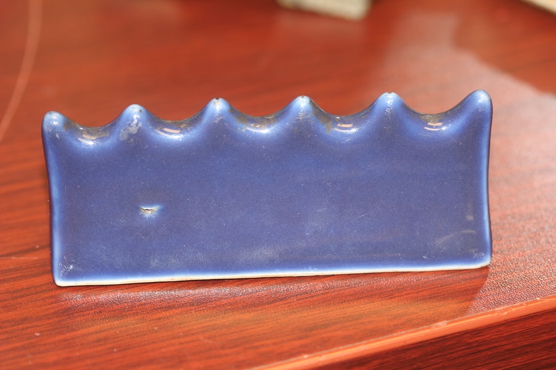 Vintage Chinese Monochrome Porcelain Brush Rest: 3 3/4" across