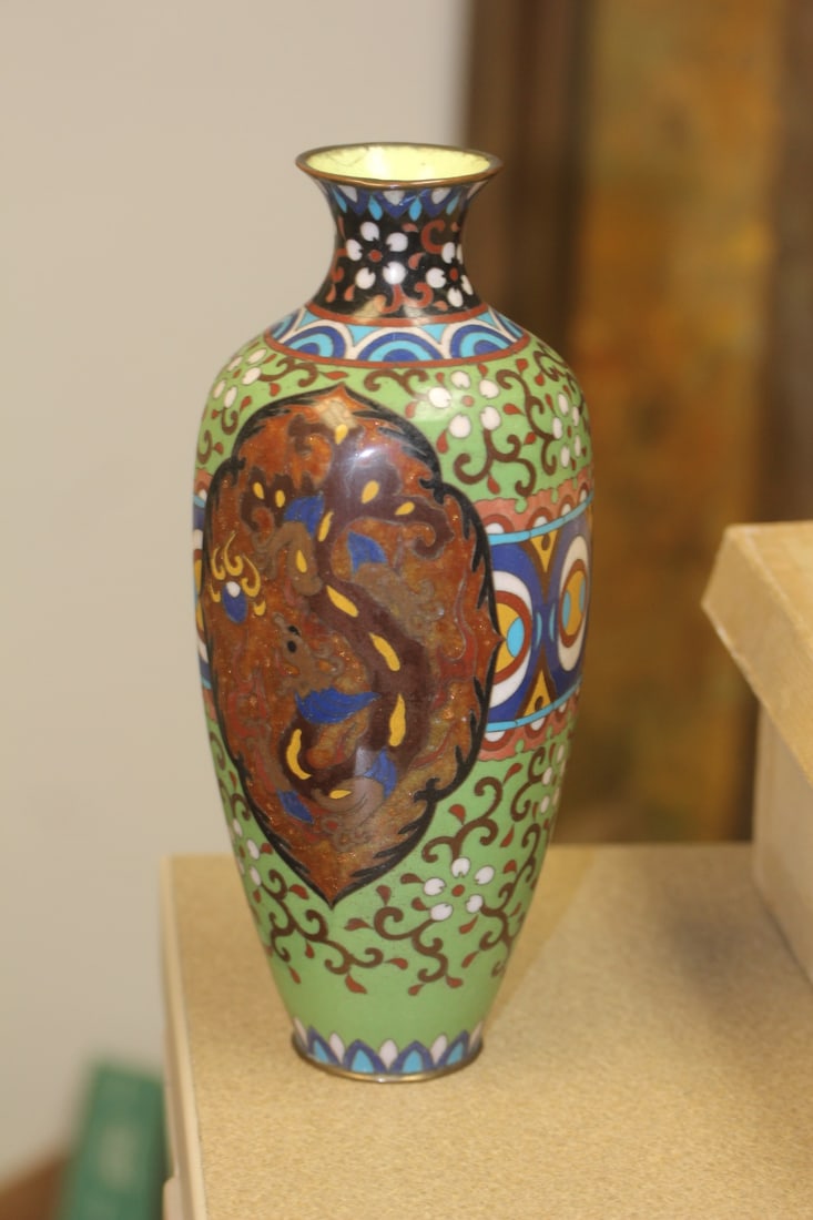 Antique Japanese Cloisonne Vase: dragon motief - 9 1/2" tall