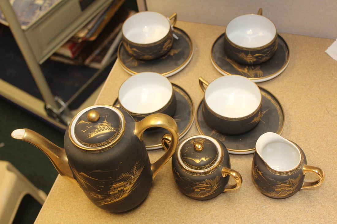 Set of Kutani Tea Set: to include teapot, creamer and sugar with 4 cups and saucers - teapot: 7 1/2" tall - also lithopane on the teacups