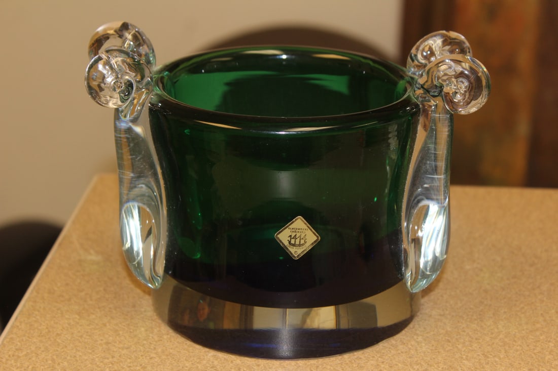 Chribska Glass Works Art Glass Bowl: 7" in diameter