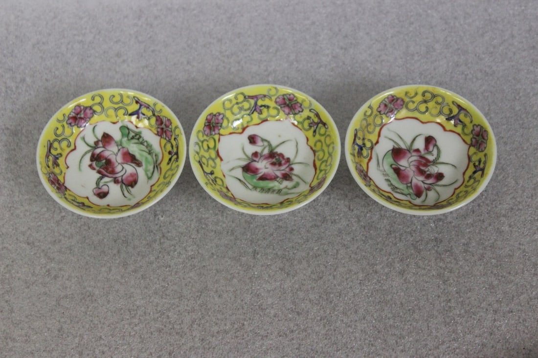 Set of 3 Sauce Dishes: Chinese - 2 3/4" in diameter