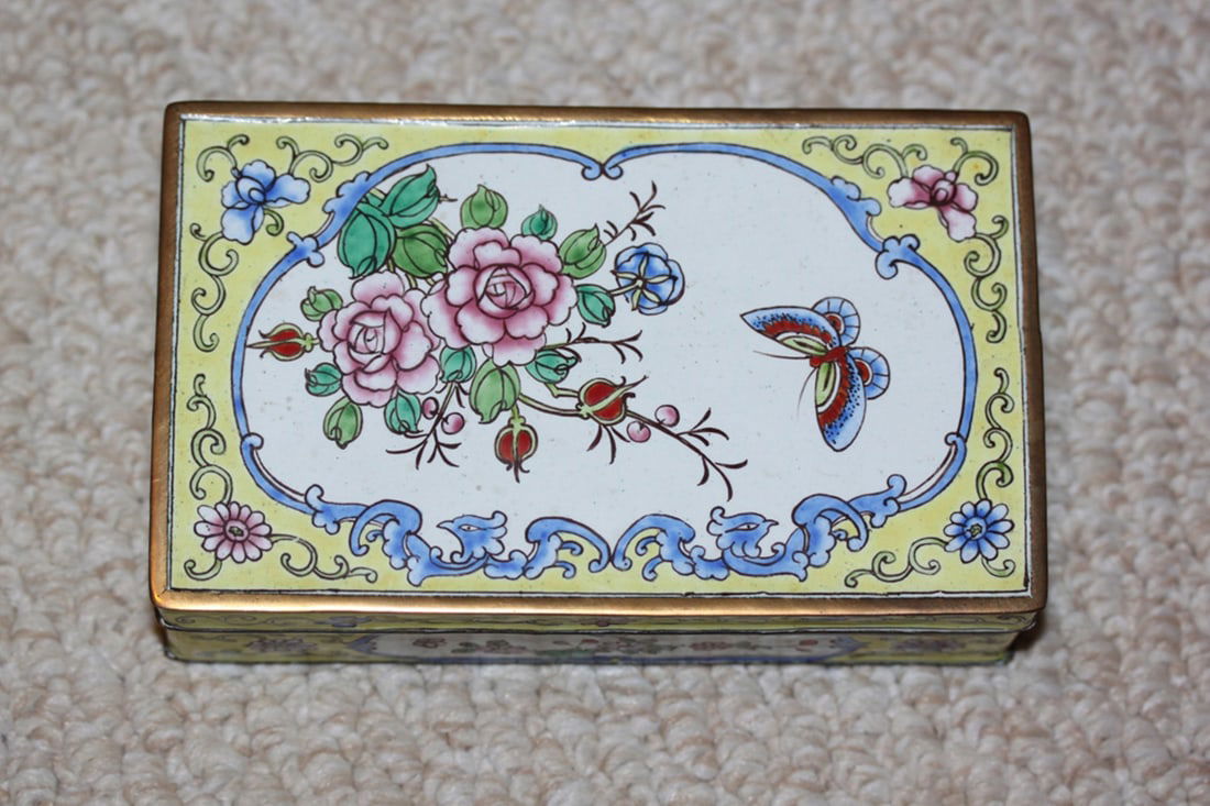Antique / Vintage Chinese Enamel Box: Circa 20th century. Measures 6 1/4" x 3 3/4" x 1 3/4".