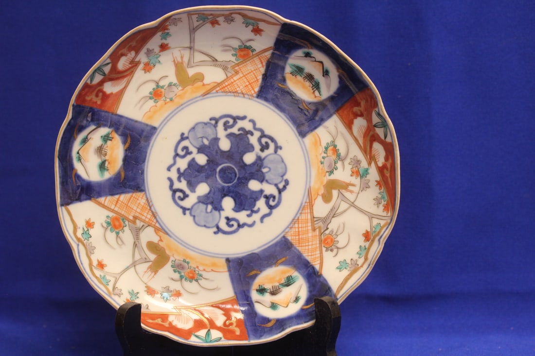 A 19th Century Japanese Imari Plate: 8 3/8" in diameter