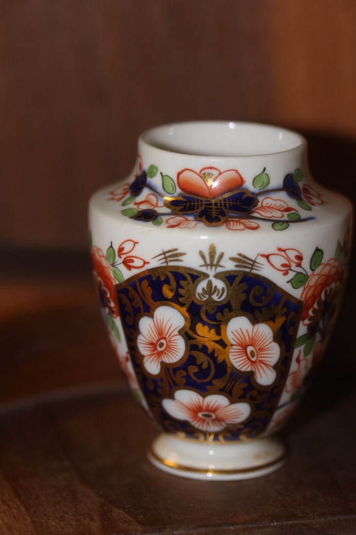 Small Royal Crown Derby Vase: 2 3/4" tall