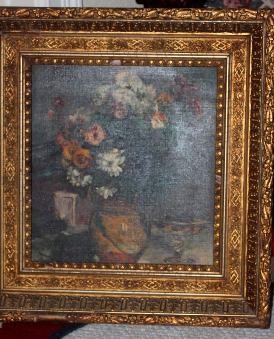 Antique / Vintage Oil on Canvas of Flower: Painting of flowers from circa 20th century. Sight size 13 1/2" x 12". Framed in a gold gilt (possibly 19th C) frame measuring 21" x 19 1/4".
