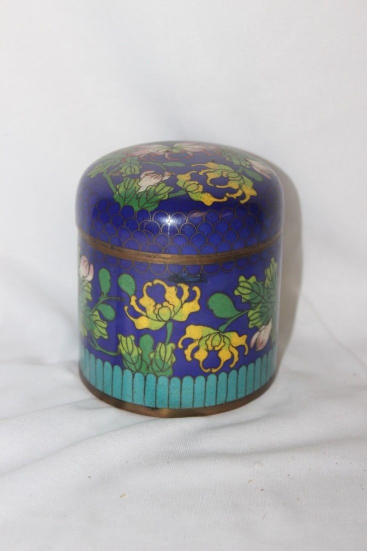 A Chinese Cloisonne Cylinder Box: 3 7/8" tall