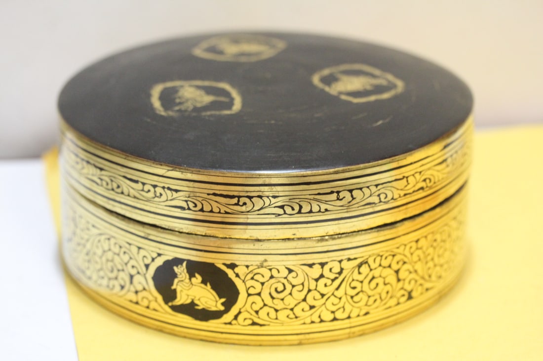 A Chinese Export Box - 2