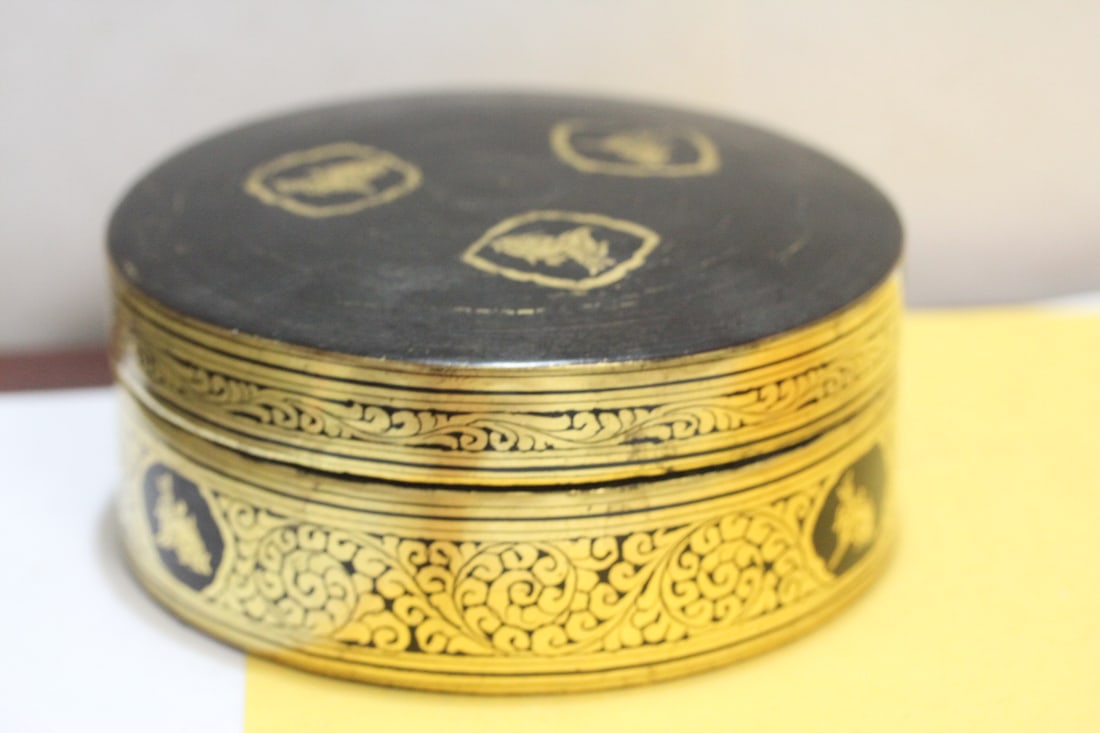 A Chinese Export Box - 4