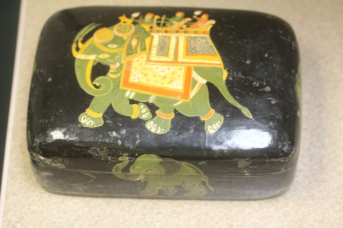 Vintage Lacquer Box: most likely India - please check images out for conditioning - 6" across