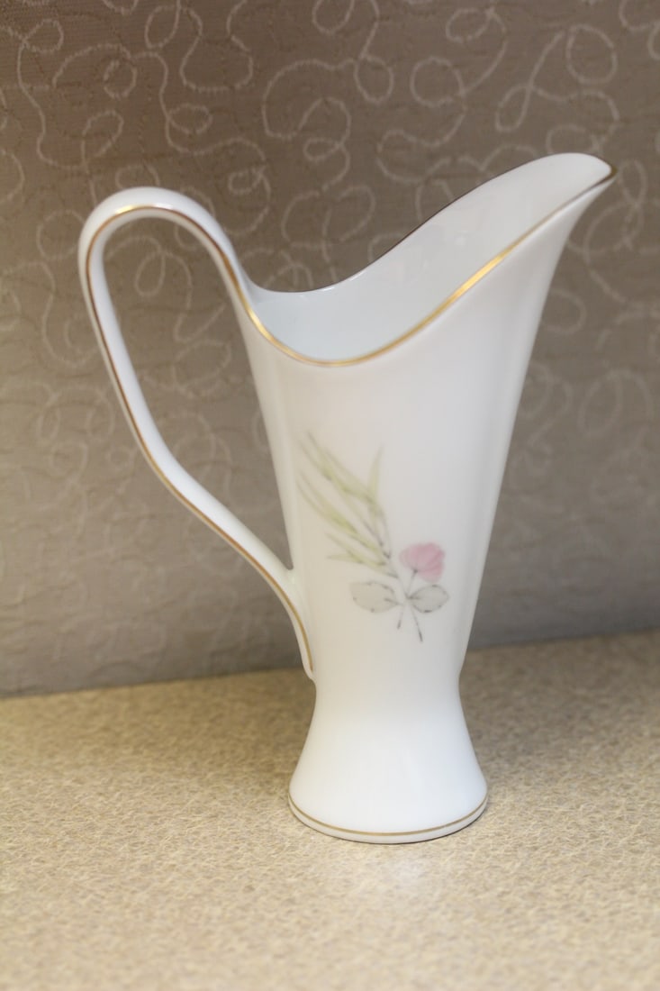 Rosenthal pitcher: Pariser Fruhling Bettina, 5 1/2"