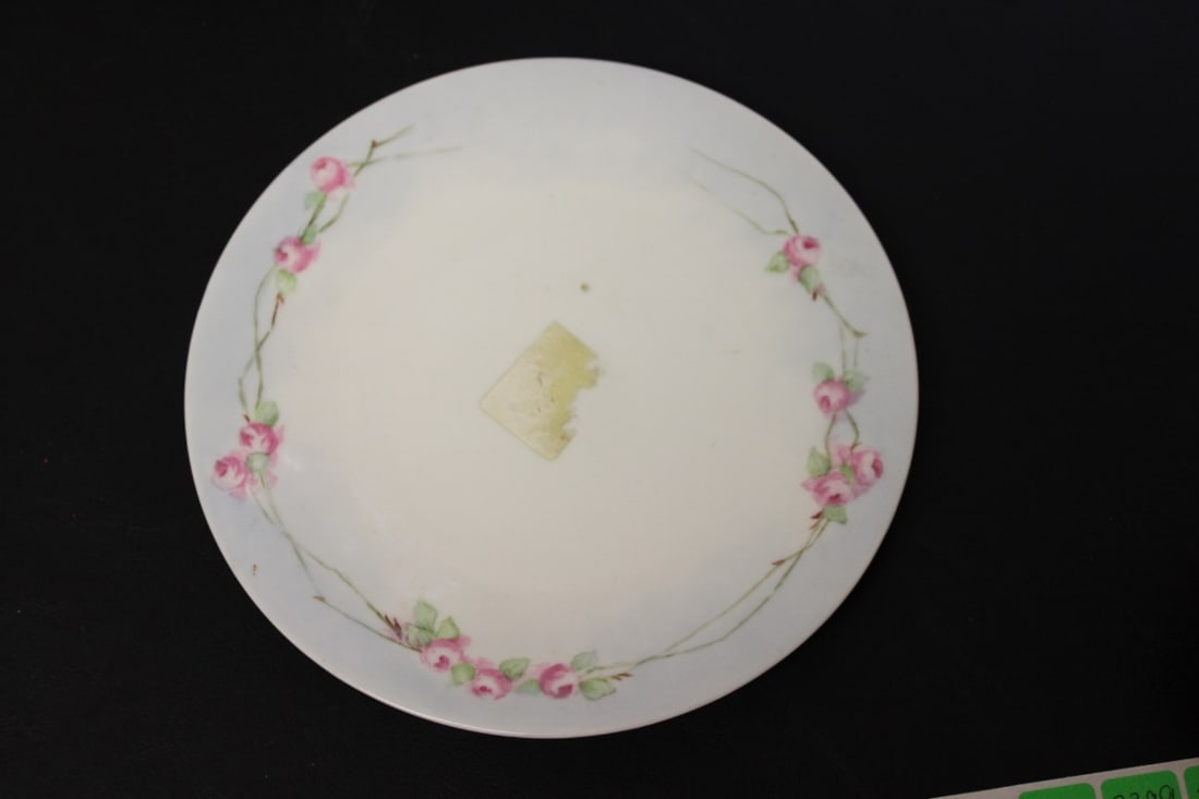 An Antique Hutschenreuther Selb Plate: 7 1/2 inches in diameter