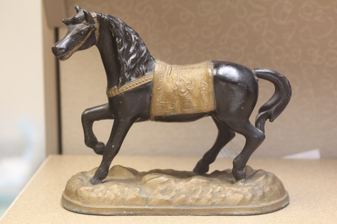 Vintage Metal Horse: 8 1/8" across - probably 1950's