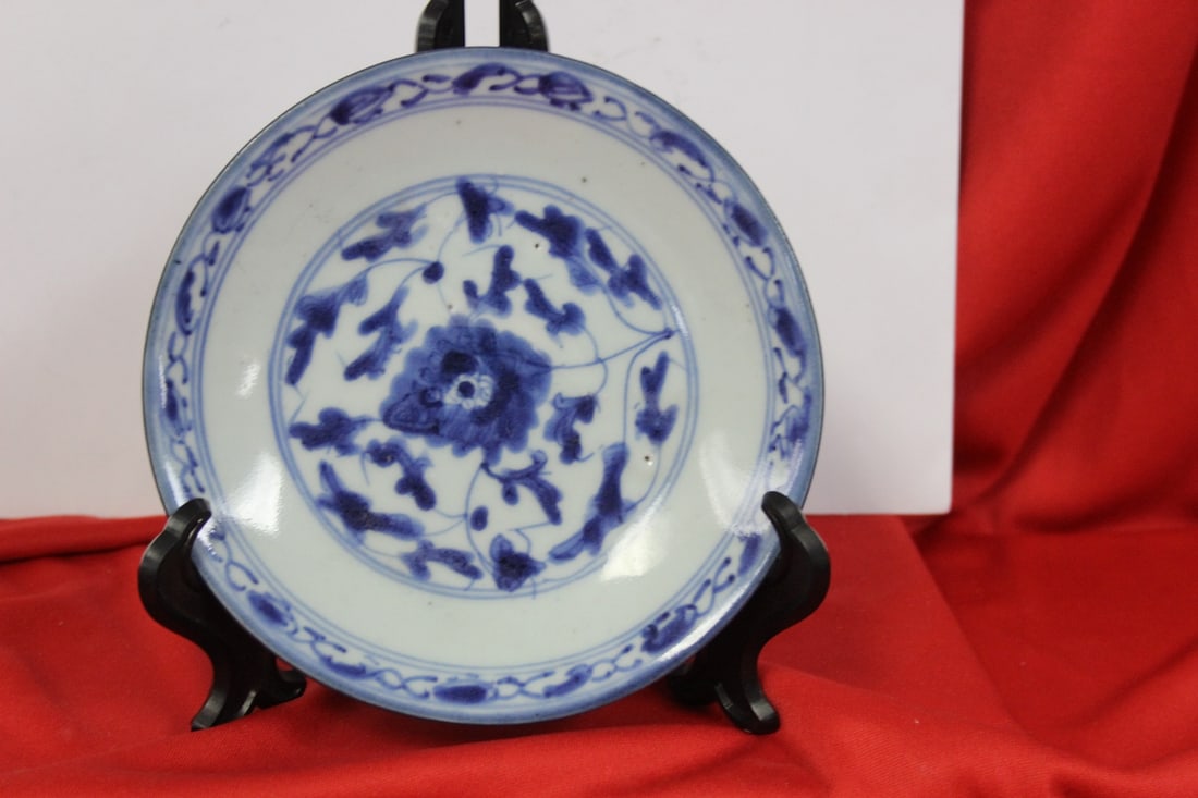 A Signed Chinese Blue and White Dish: 19th century - 6 inches in diameter