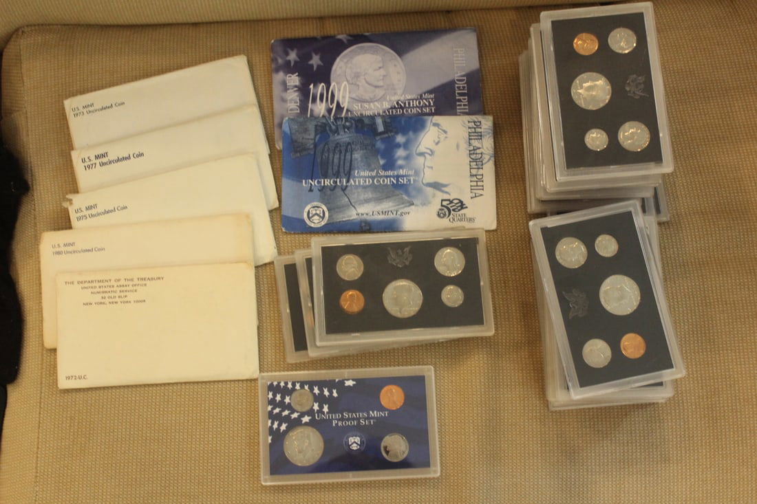 Lot of 30 US Coin Set: to include: 21 of them are from 1972 - the rest as shown