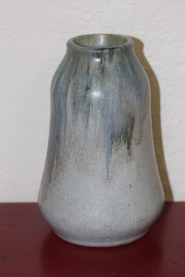 Dalton Pottery Vase: 6 7/8" tall