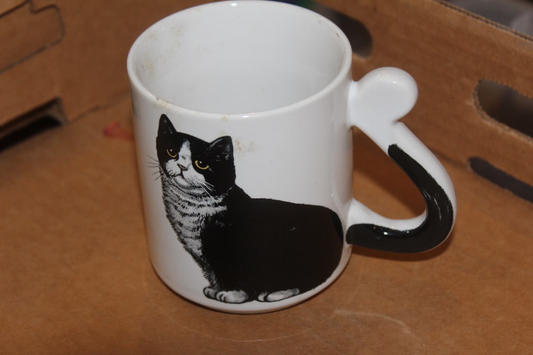 Cat Ceramic Mug: 3 1/2" tall