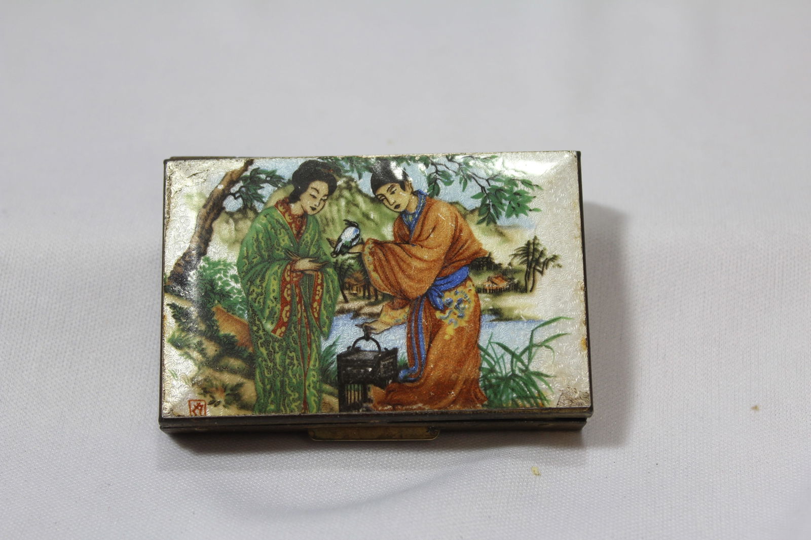 A Chinese Enamel Box: 2 7/8" across