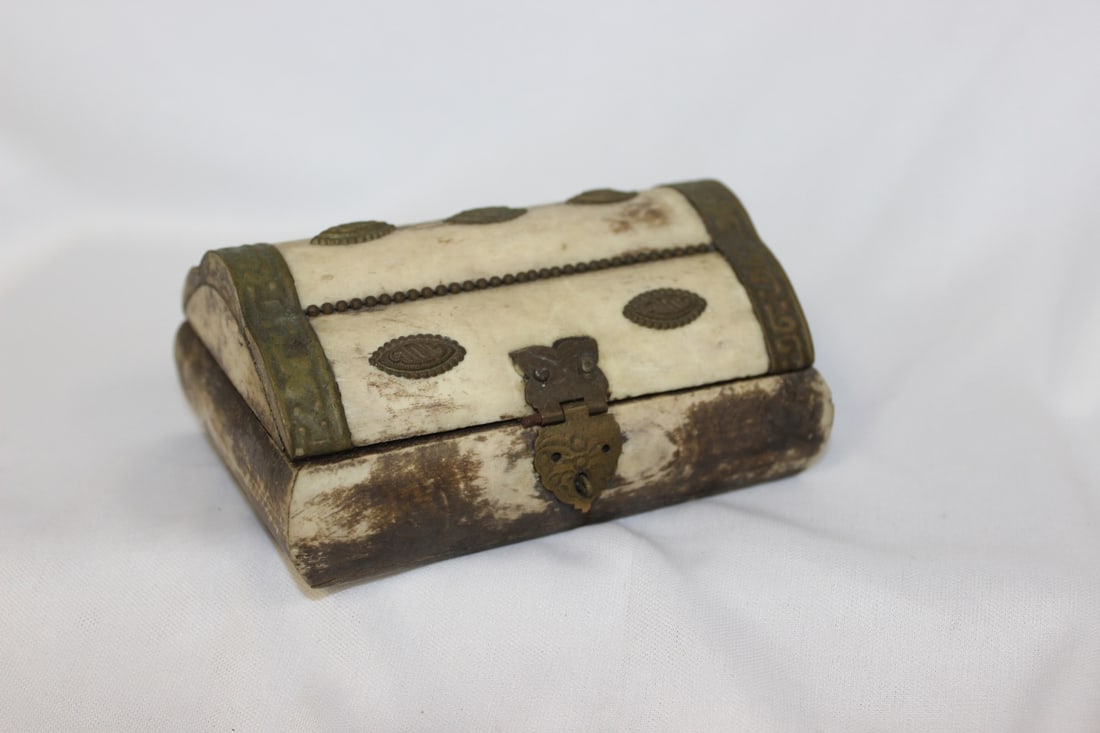 A Bone Trinket Box: 4 1/2" across