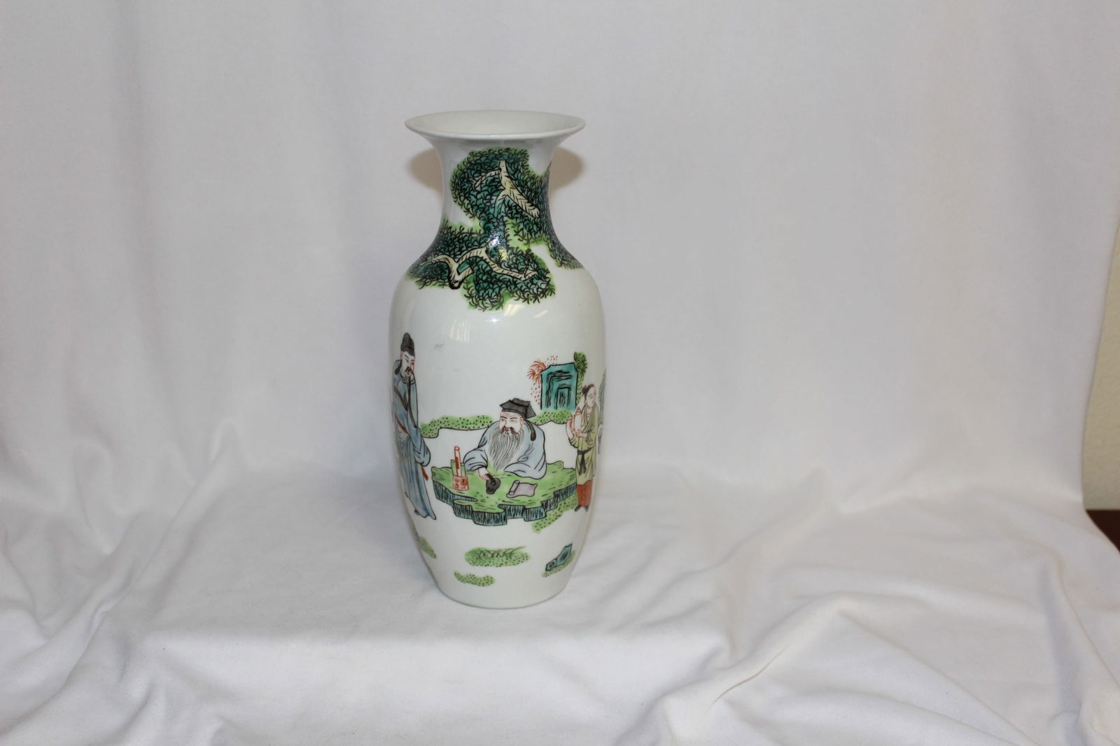 A Chinese Famille Verte Vase: Antique/vintage - most likely republic period - 9 inches tall