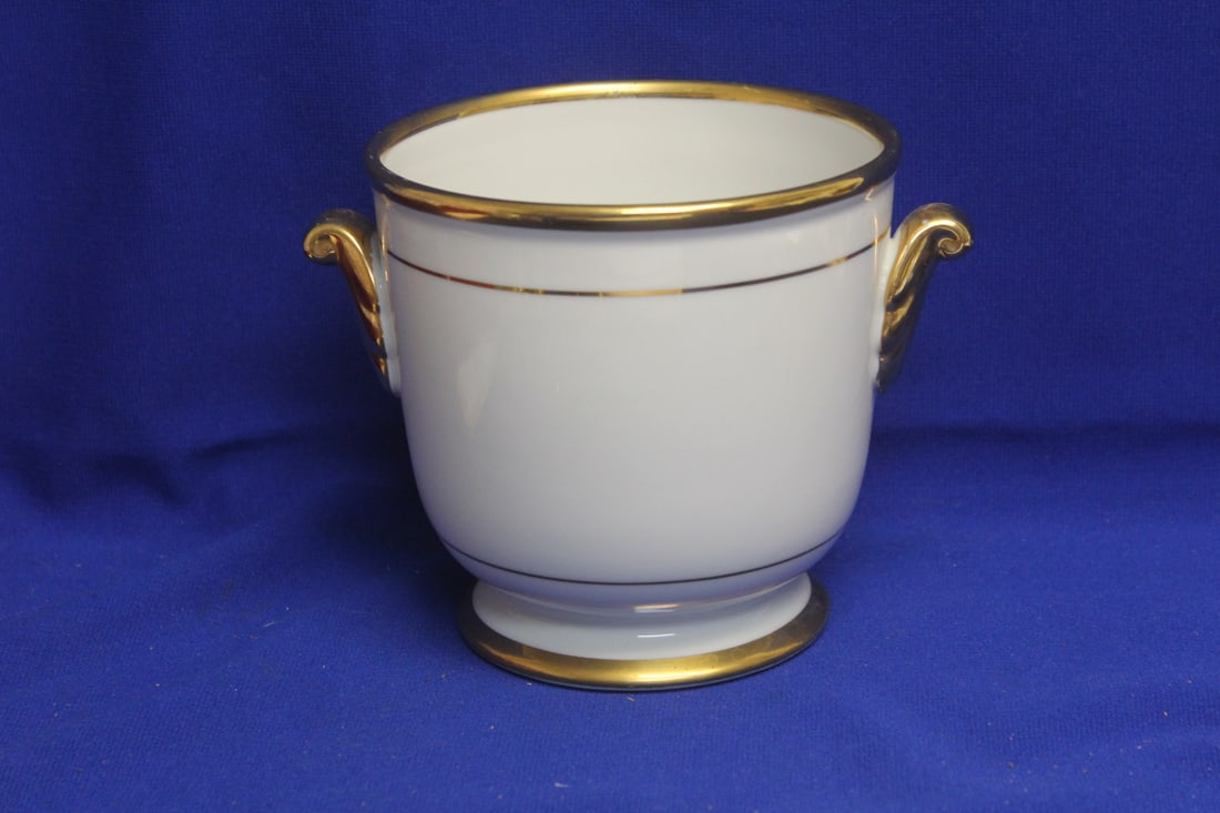 Ceramic Urn: 5" tall