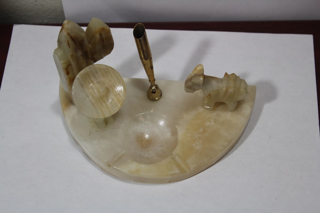 A Mexican Onyx Desk Pen Holder: 6 3/4" across