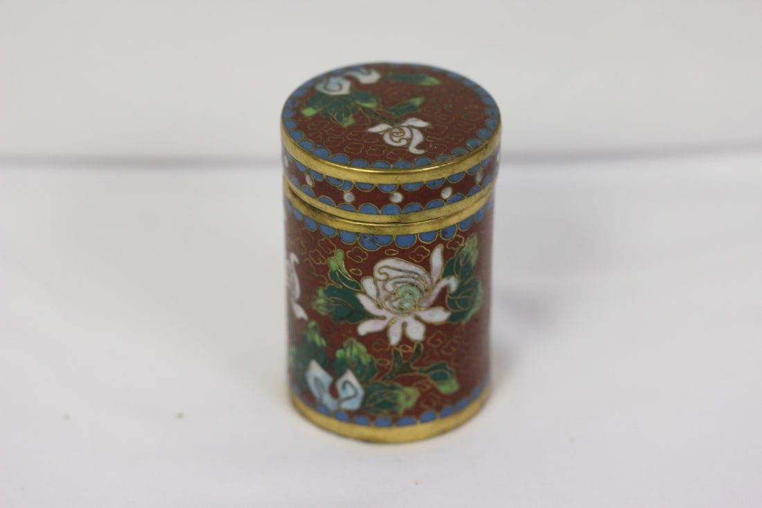 A Cloisonne Trinket Box: 2 1/2" tall