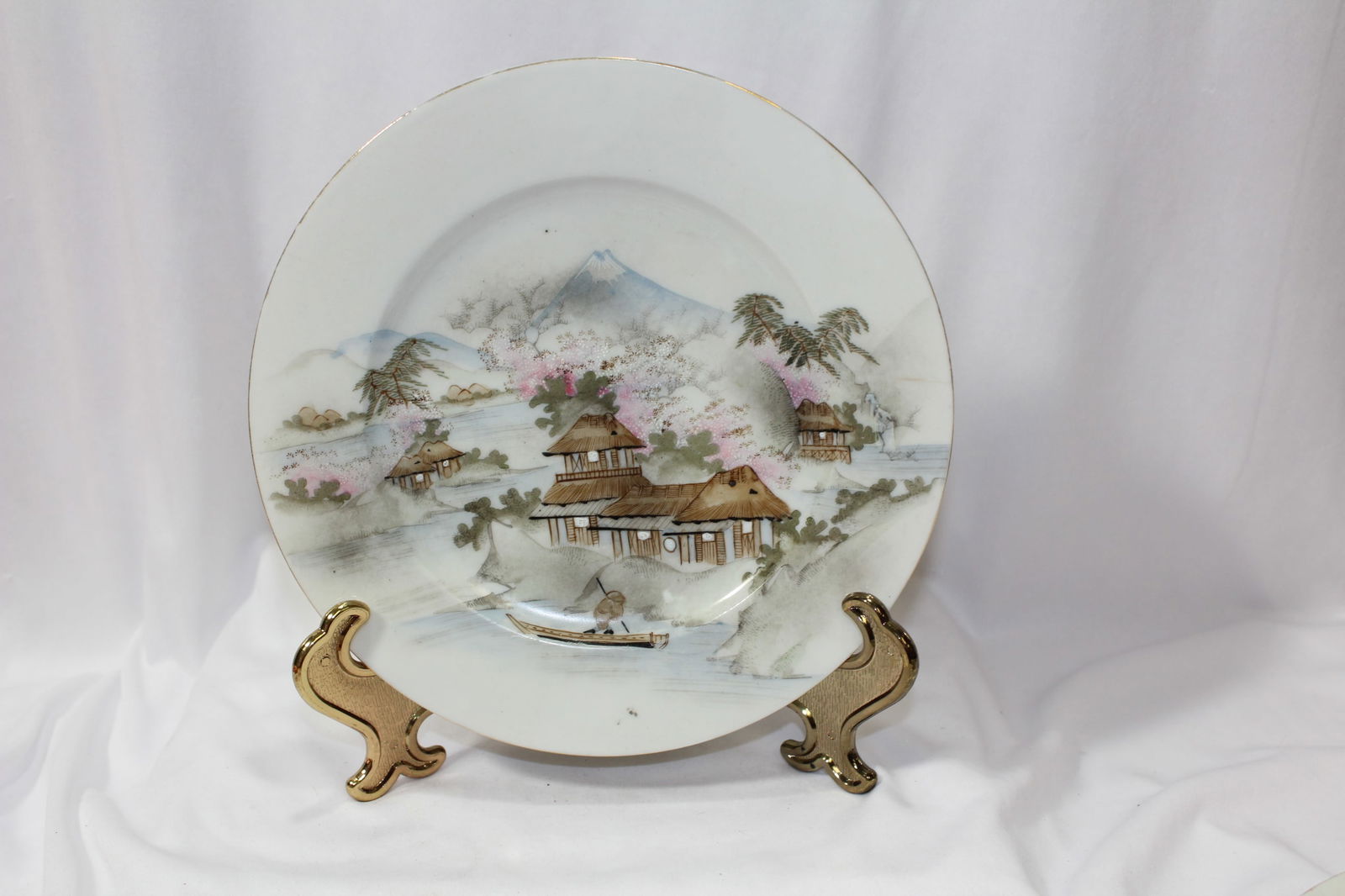 A Japanese Kutani Plate: Artist signed - with museum numbered - 8 1/2" in diameter -please note: hairline