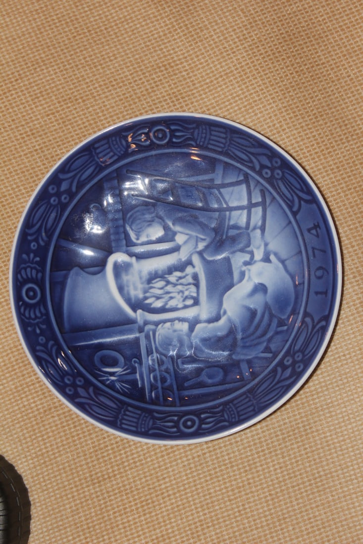 Georg Jensen 1974 Christmas Plate: 7 1/8" in diameter