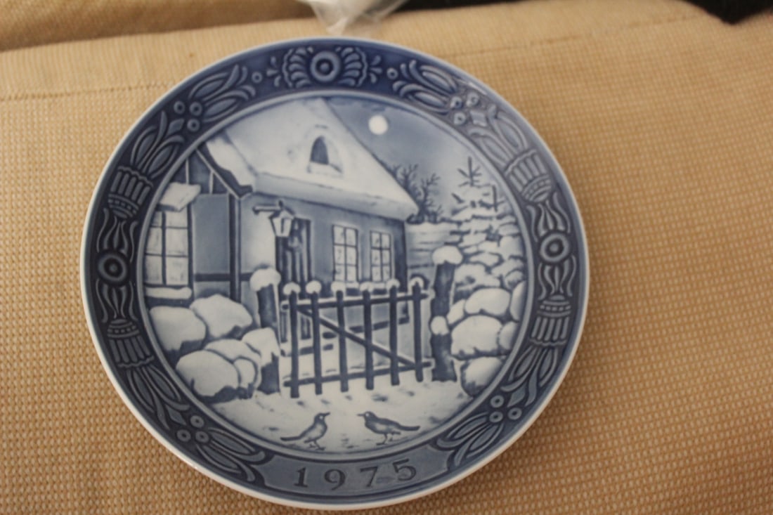 Georg Jensen 1975 Christmas Plate: 7 1/8" in diameter