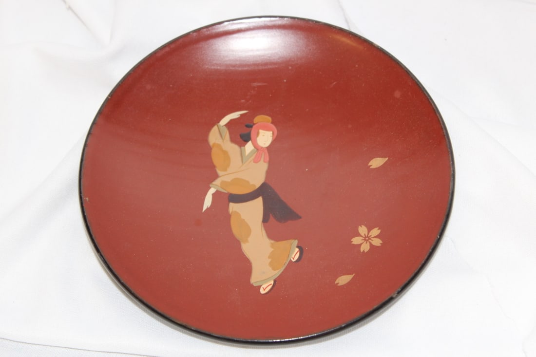 A Vintage Japanese Lacquer Plate: 5 3/4" in diameter