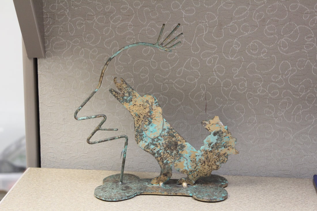 Metal Dog Art: 8" tall