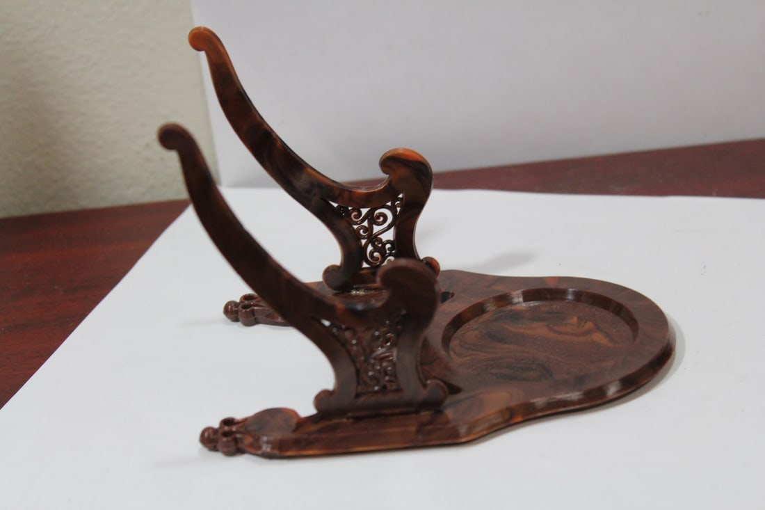 A Gilmark Plastic Cup and Saucer Holder: as shown