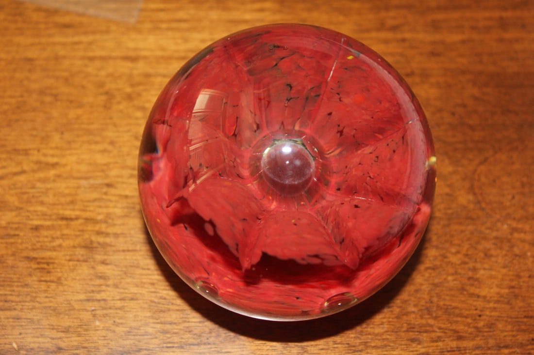 Artglass Paperweight: 2 1/2" tall