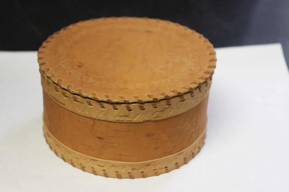 A Russian Birch Bark Wood Folk Art Container: With Lid - 4 3/4" in diameter x 2 1/2" tall
