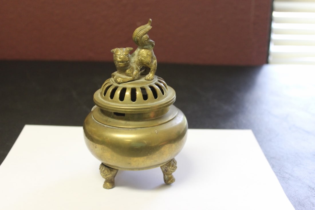 A Vintage Metal Chinese Incense Burner: Brass/Bronze/Other - 6 3/4" tall