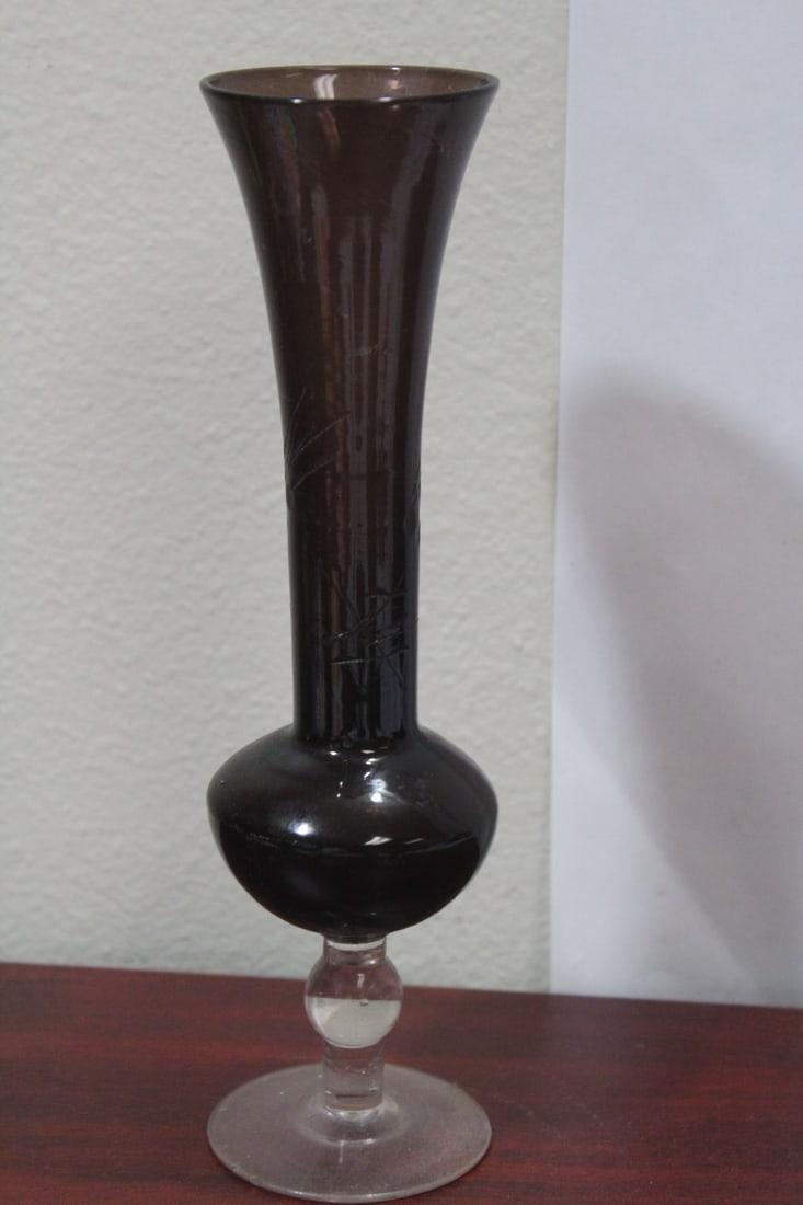 An Amethyst Etched Glass Vase: 8 1/2" tall
