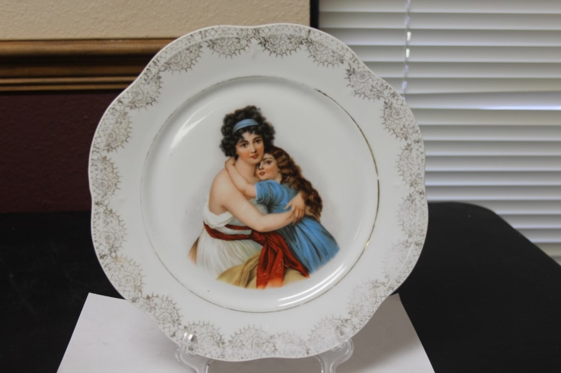 A Portrait Plate: Unmarked - 9 1/2" in diameter