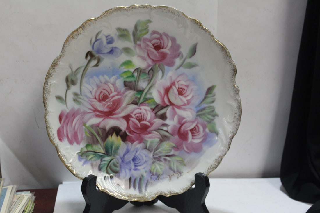 A Rose Plate Wall Hanger: 8 1/2" in diameter