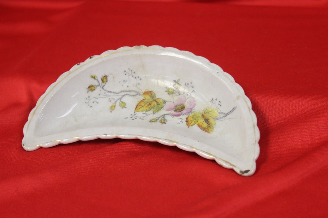 A Vintage Dish: please note: hairline, chip - 6 3/4" long