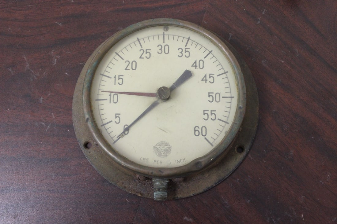 An Antique/Vintage Gauge: National Gauge Corporation, New York - early 20th century - bottom measures: 7 3/4"