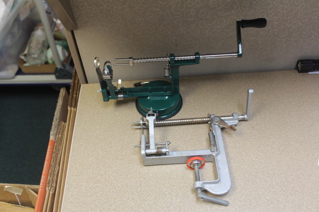 Lot of 2 Vintage Apple Peeler: not sure if all there or not