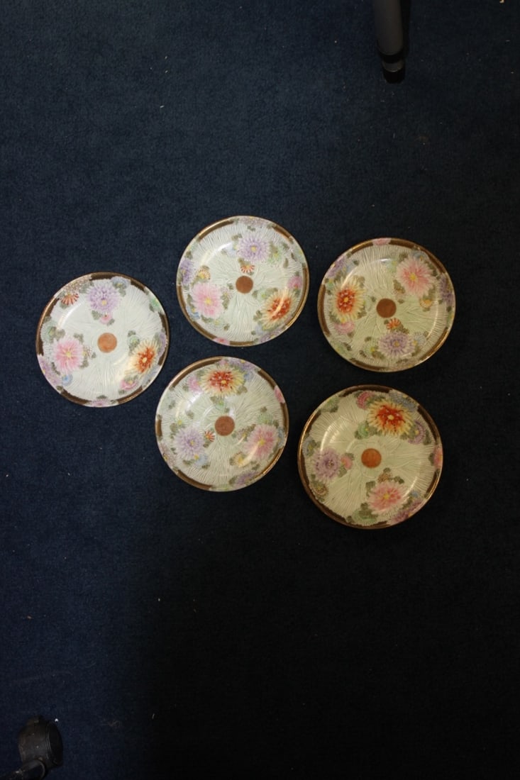 A Lot of 5 Kutani Dishes/Bowls/Plates/Saucers: Some Slightly smaller / larger than others but they are pretty much the same sizes - Beautifully designed and also artist signed. - 5 3/4 inches in diameter