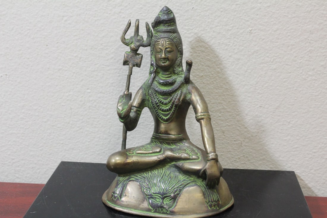 Achinese/Asian Bronze Buddha: 7 1/2" tall