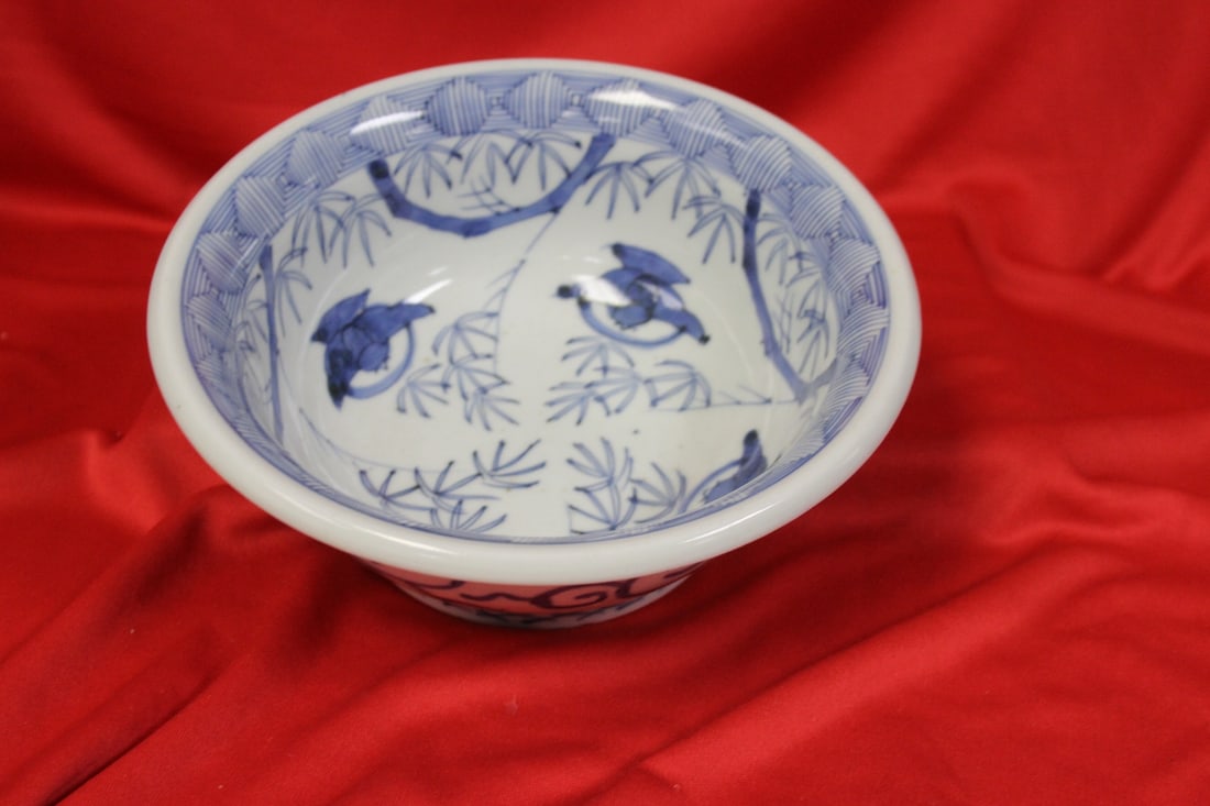 An Antique Japanese Imari Blue and White Bowl: 7 1/2" in diameter