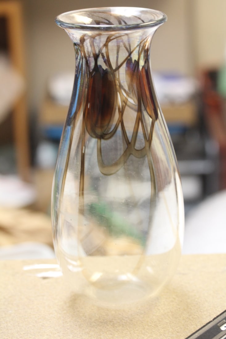 Signed Mary Angus Artglass Vase - 9 inches tall: beautifully done - 9 inches tall