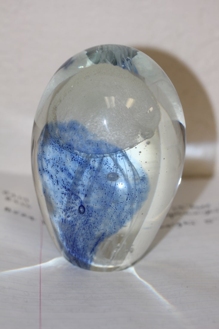 Jelly Fish Art Glass Paperweight: 4 3/4" tall
