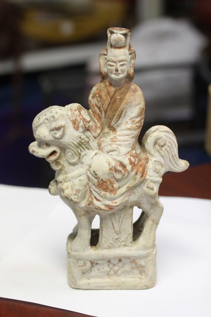 A Chinese Attendant: Han? Ming? Song? Dynasty (Possible) - Traces of the paint remains - 9 1/4" tall