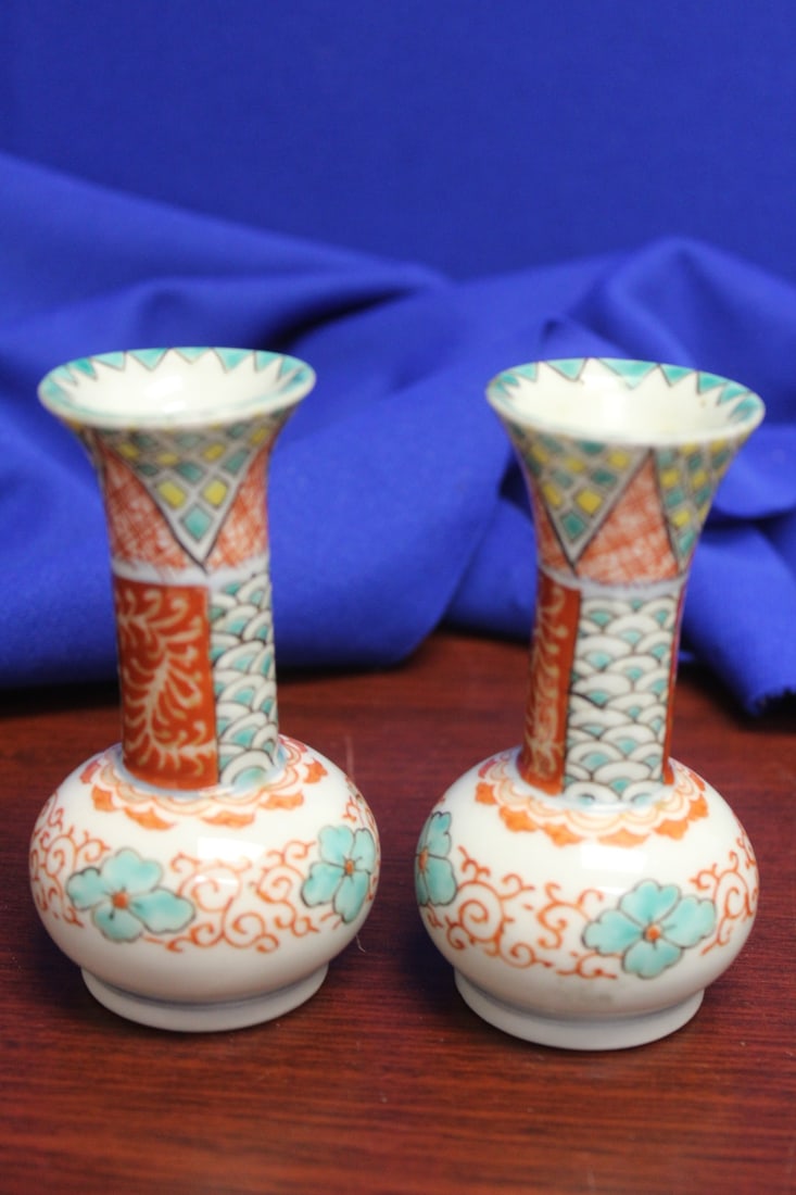 A Pair of Japanese Kutani Miniature Vases: rare - signed - please note: one has a colorized chip as shown - 4 inches tall